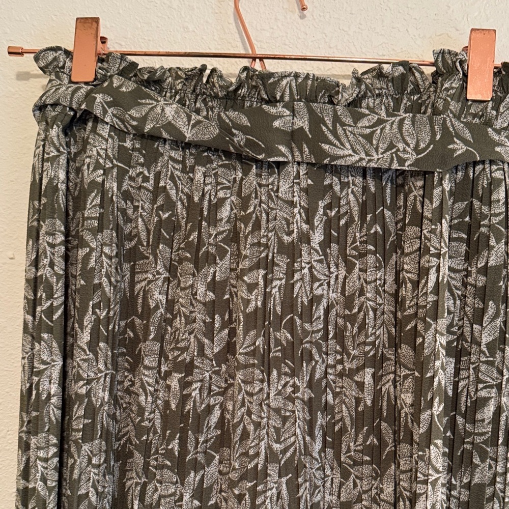 Alice Blue Olive Green Floral Wide-Leg Pleated Pants with Paperbag Waist - Picture 5 of 6